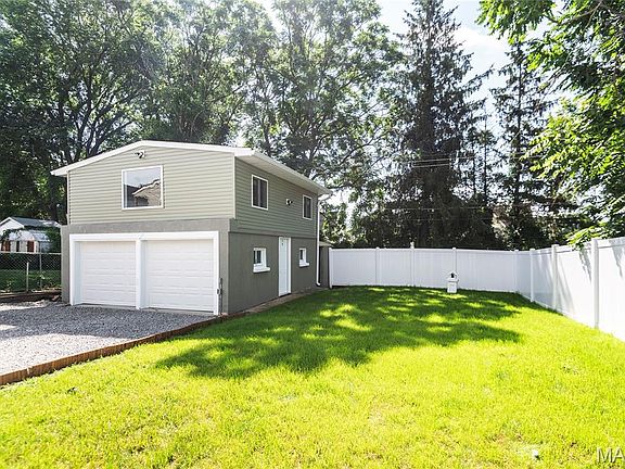 4th image of 956 Erskine Ave