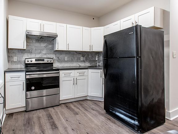 2nd image of 2118 S Daggett St #18