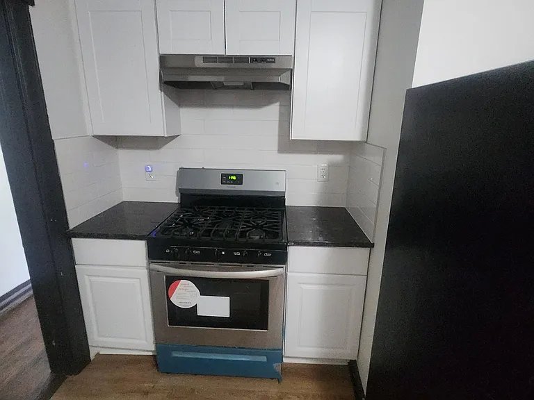 40 Warrington Pl #1 — Photo 4