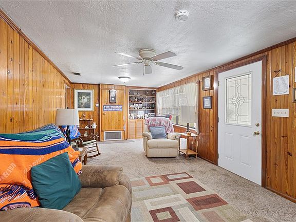 5th image of 604 W Market Rd