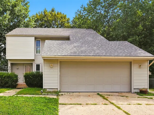 307 38th St, West Des Moines, IA 50265