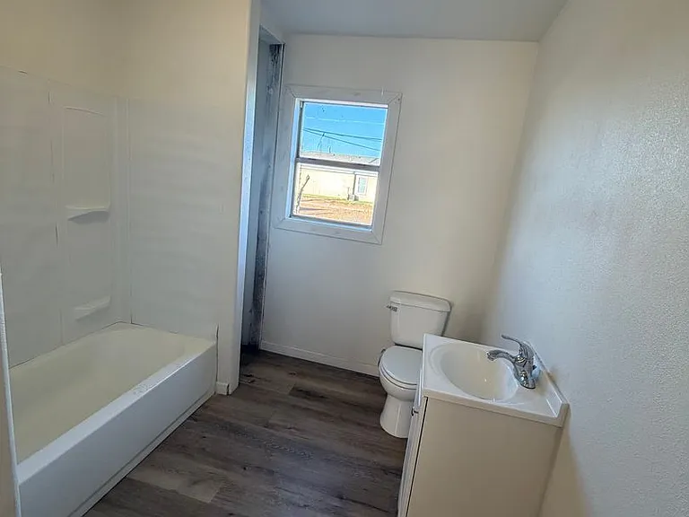 4511 Avenue G — Photo 4