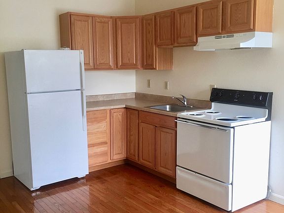 5th image of 2404 N Vancouver Ave #15