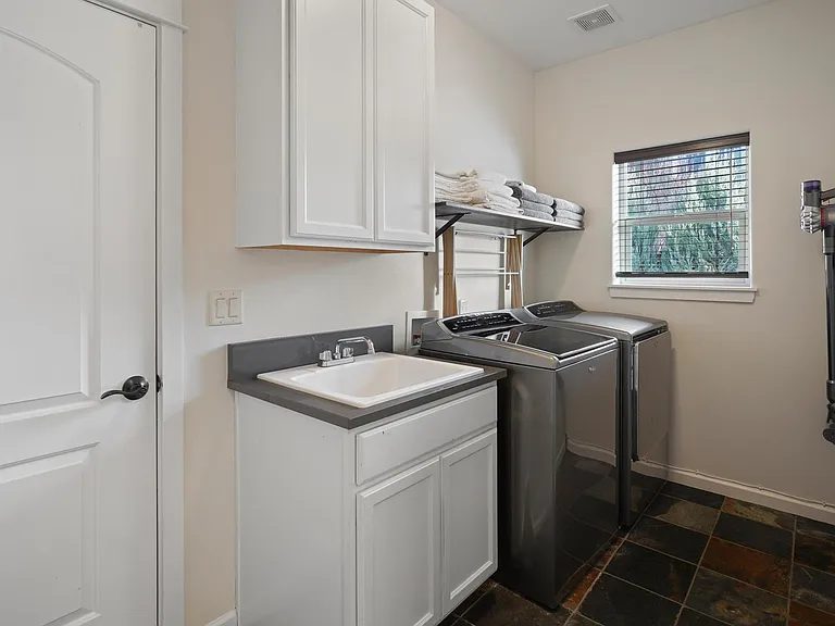 662 NW Mount Washington Dr — Photo 33