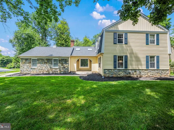 10300 Yellow Pine Dr, Vienna, VA 22182