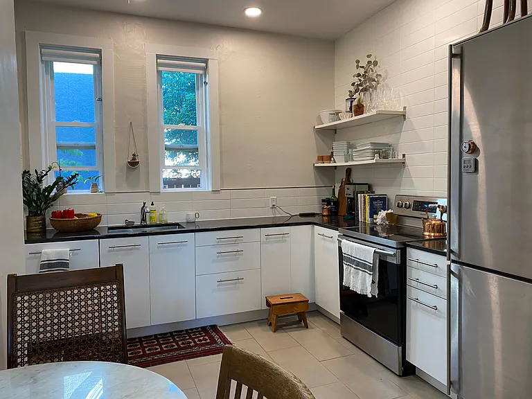340 E Oak St #2 — Photo 9
