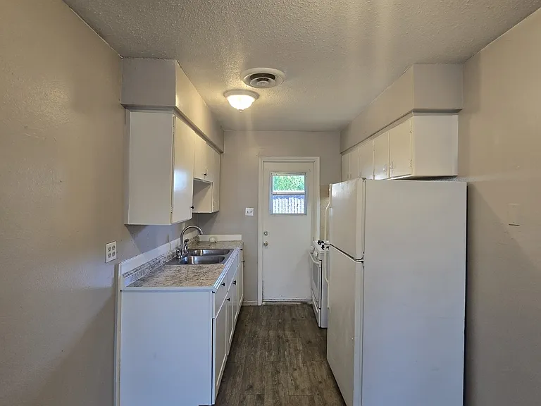 1244 N Millbrook Ave #C — Photo 3