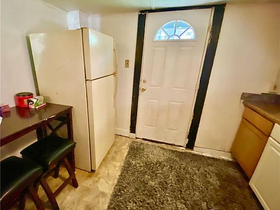 5th image of 360 16th Ave NE