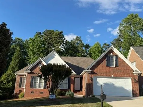 3702 Regents Park Ln, Greensboro, NC 27455