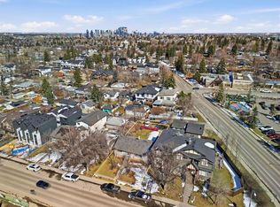 3218 W 29th St SW, Calgary, AB T3E2L1