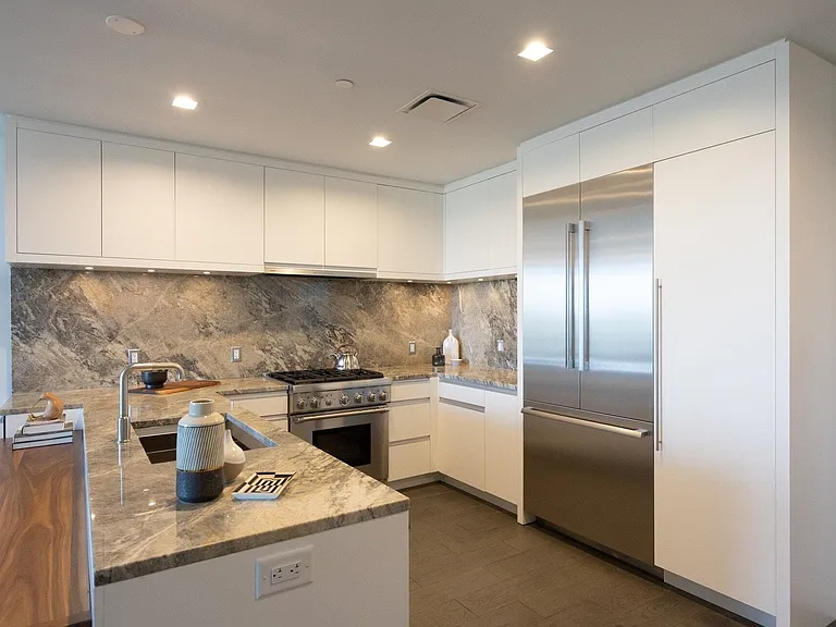 320 Adolphus Ave #404 — Photo 9