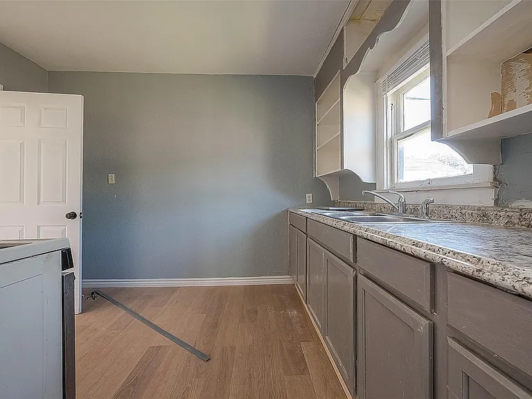 4704 Farmer St — Photo 11