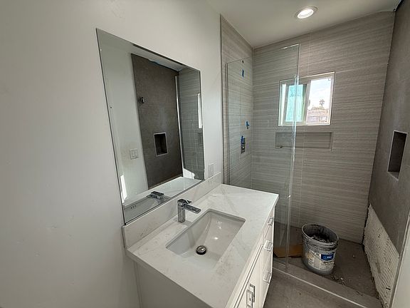 5th image of 312 1/2 Milbrae St