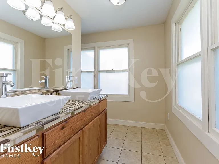 306 NW 54th Ter — Photo 12