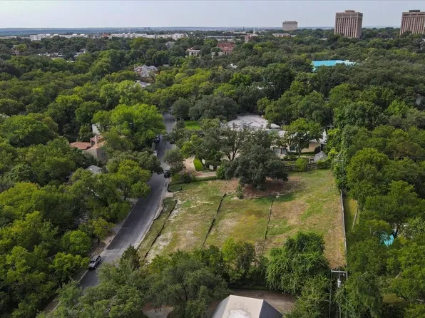 2004 Indian Creek Dr, Westover Hills, TX 76107