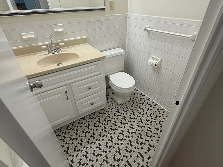 39 E 39th St #2L — Photo 30
