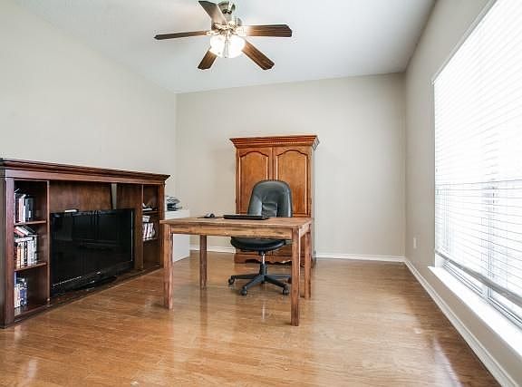 4th image of 5000 Cedar Elm Dr