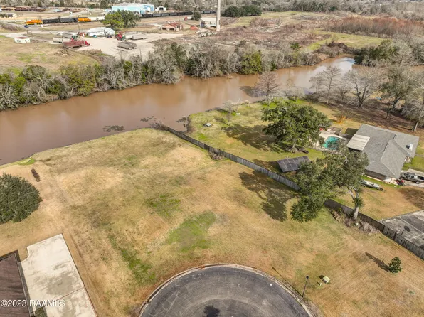 43 Shadows Bend Blvd, New Iberia, LA 70563