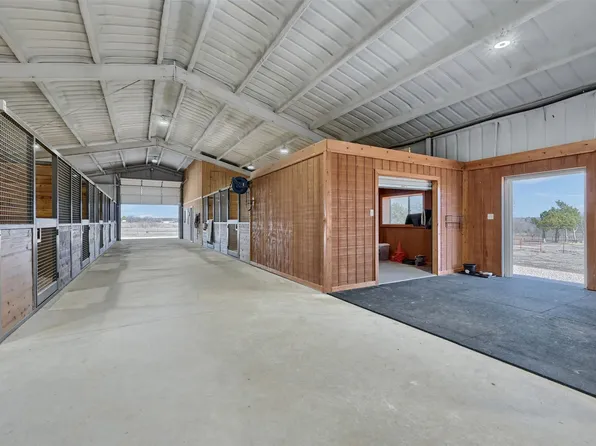 2824 County Road 107, Whitesboro, TX 76273