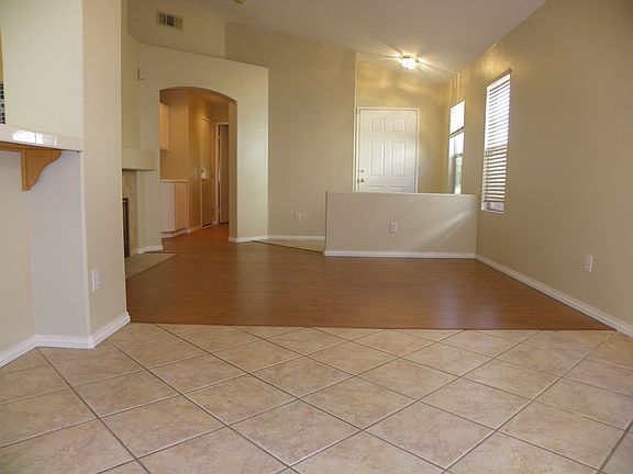4th image of 924 Ferndale Dr