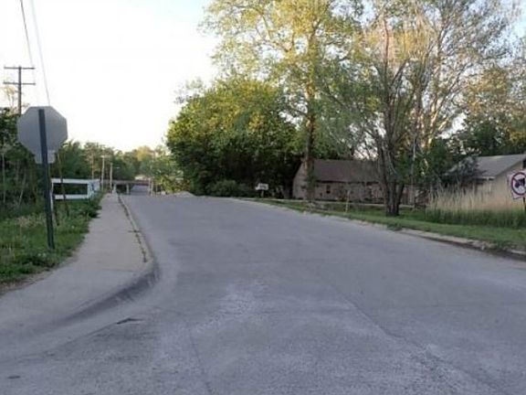 Exterior Neighborhood (street photo)