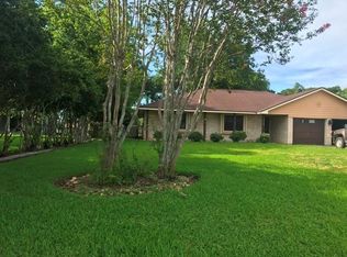 1112 W Mulberry St, Angleton, TX 77515