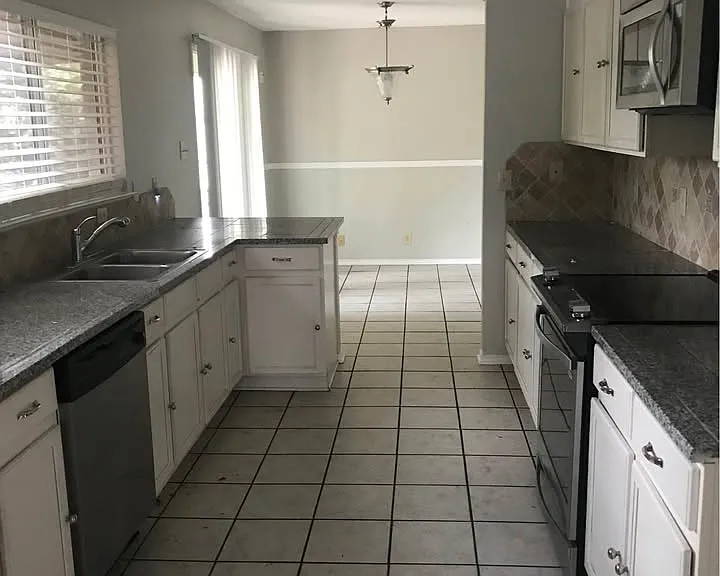 9002 Limestone Hl — Photo 4