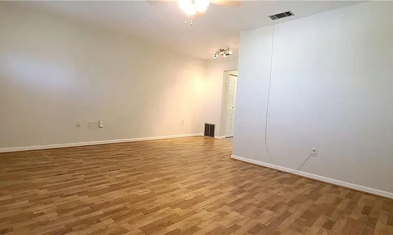 911 Washington Ave #305 — Photo 3