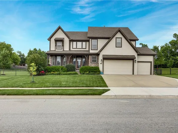 14761 S Turnberry St, Olathe, KS 66061