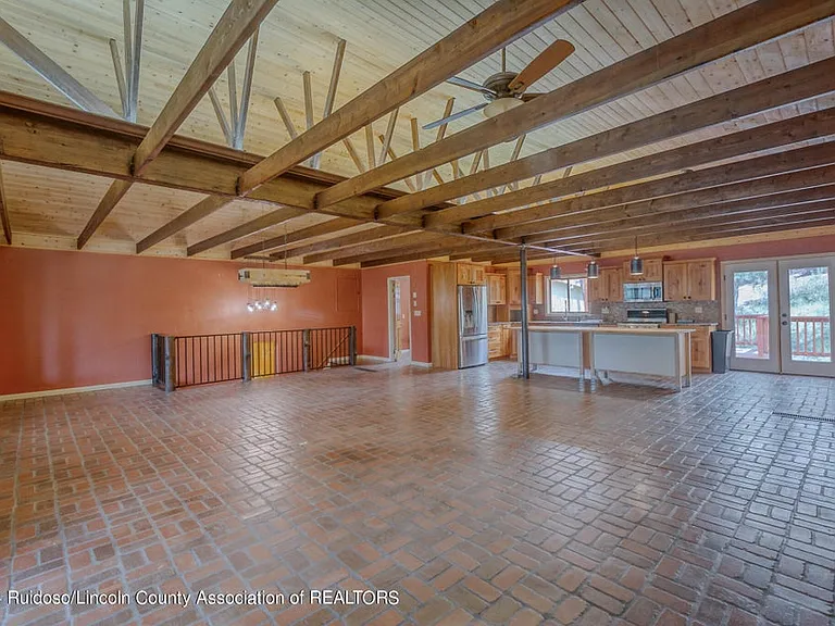 109 Snowcap Dr — Photo 4