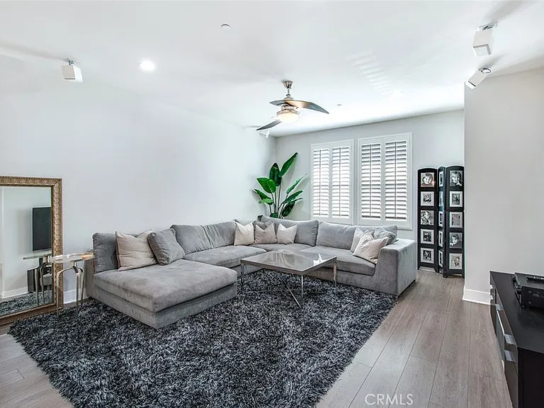 10 Brownstone Way — Photo 3