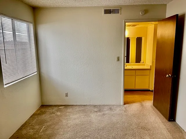 2509 S St #5 — Photo 3