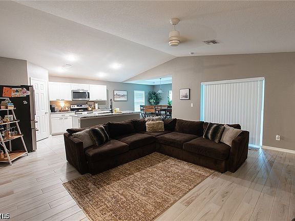 3rd image of 3715 Teakwood St