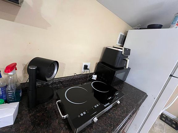 3rd image of 125 S 12th St Floor 3