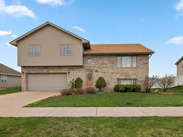 833 Poe St, Manteno, IL 60950