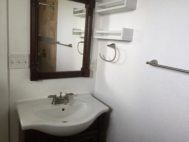 1005 McKinley Ave — Photo 7