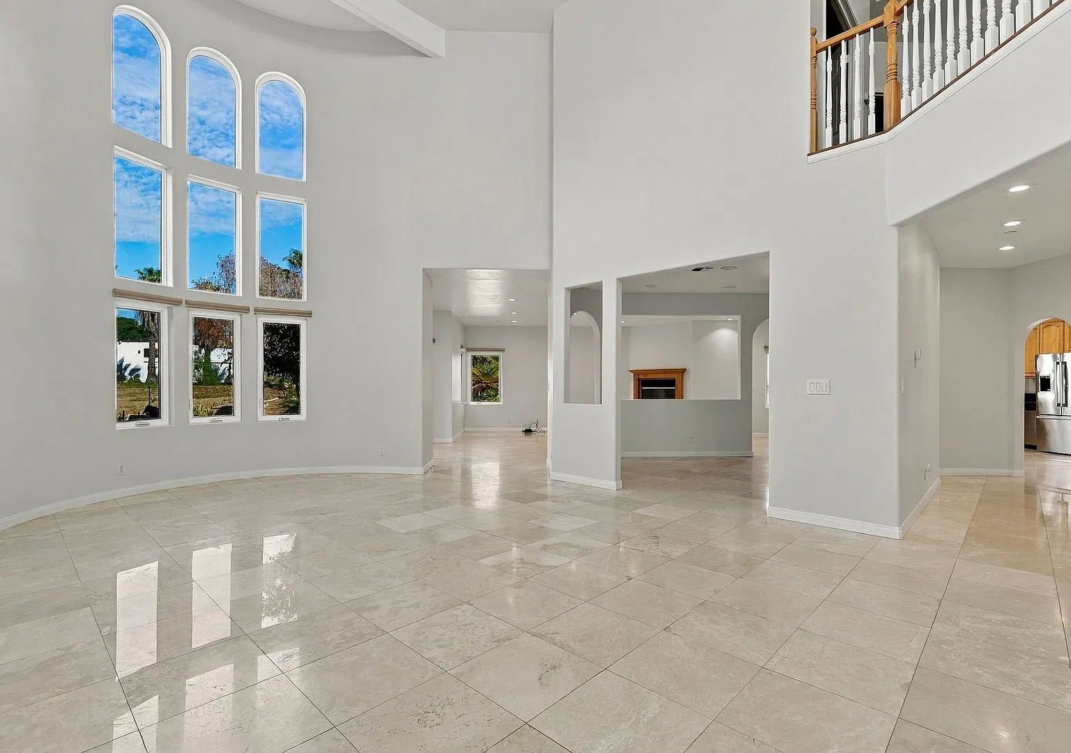 Spacious 7-Bedroom Bonita Home with 5 Bathrooms and 3-Car Garage — Photo 4
