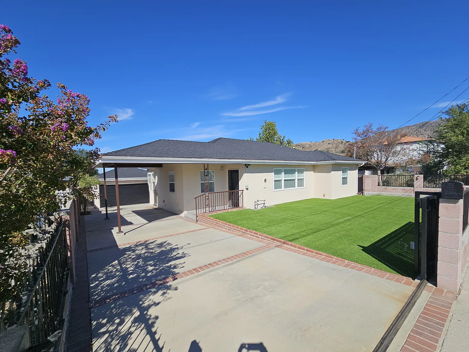 3 bed, 1117 sqft, $3,900 — Photo 2