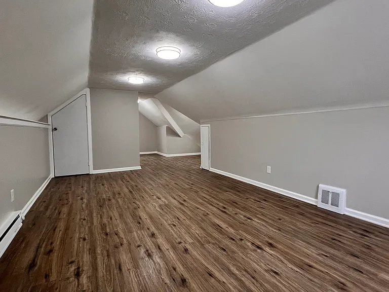 5128 Catherine St — Photo 20