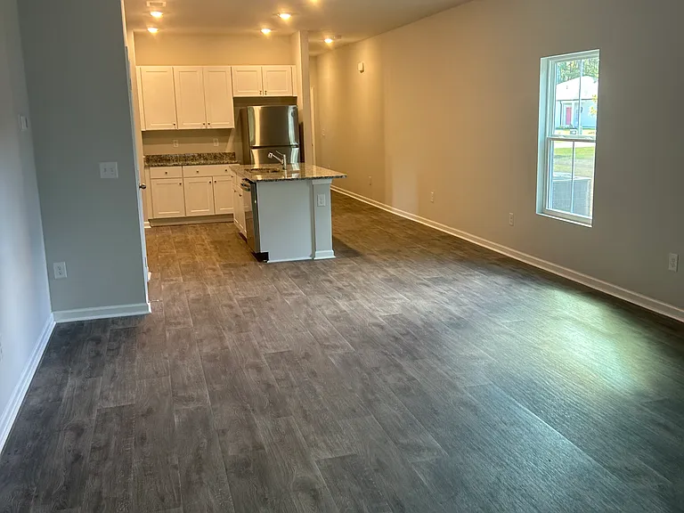 1063 Harbor Dr — Photo 4
