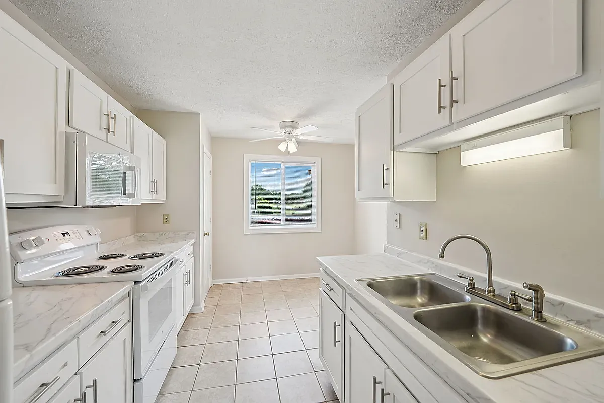 Hampton Townhomes — Photo 1