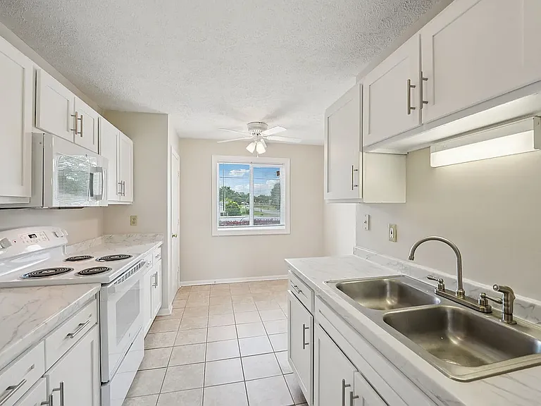Hampton Townhomes — Photo 1