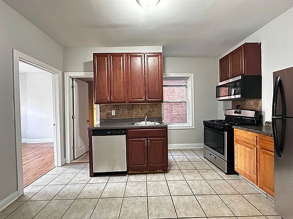 4th image of 35 Broadway #22