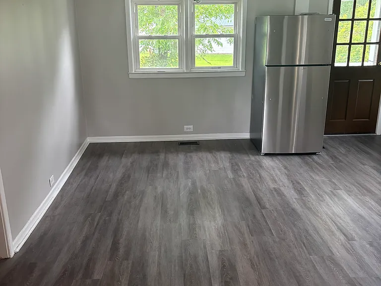 1028 Ethel Ln — Photo 2
