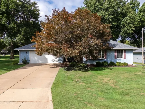 1530 29th St, Bettendorf, IA 52722