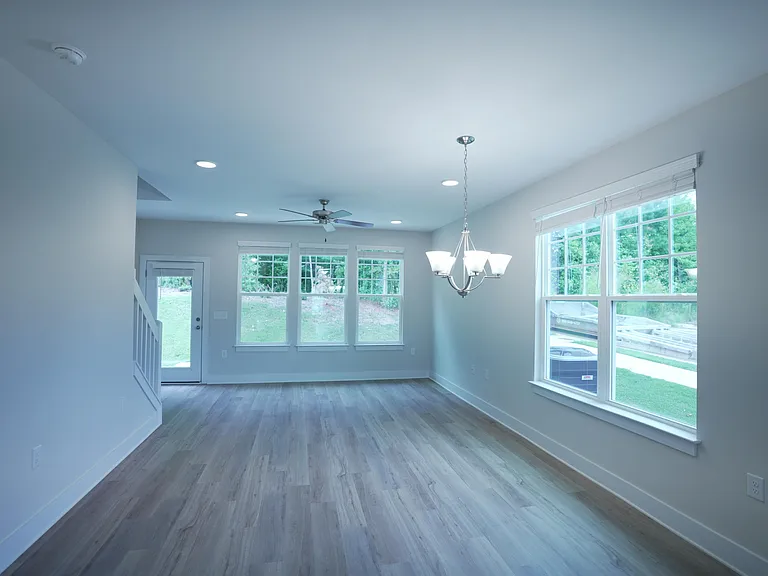 919 Hillman Ln — Photo 2