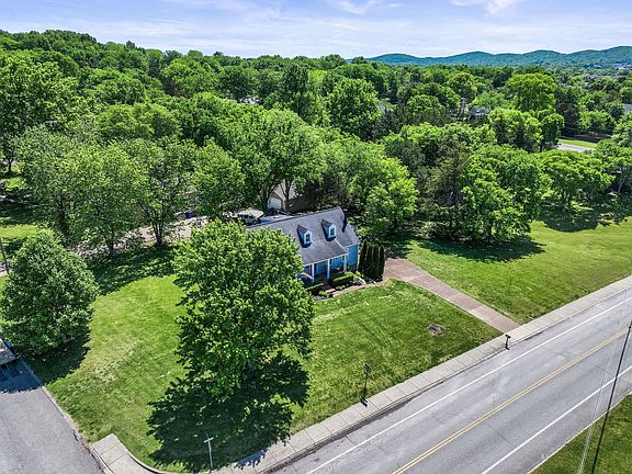 4th image of 501 Meadow Creek Ln