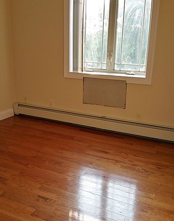 4th image of 2567 35th St #1