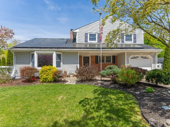 72 Hilltop Blvd, East Brunswick, NJ 08816