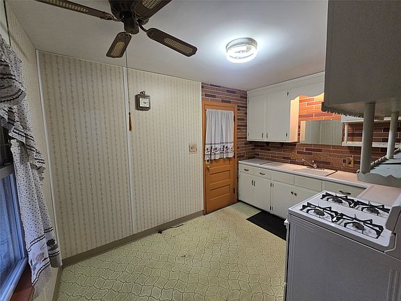 3rd image of 3222 Marvin Ave